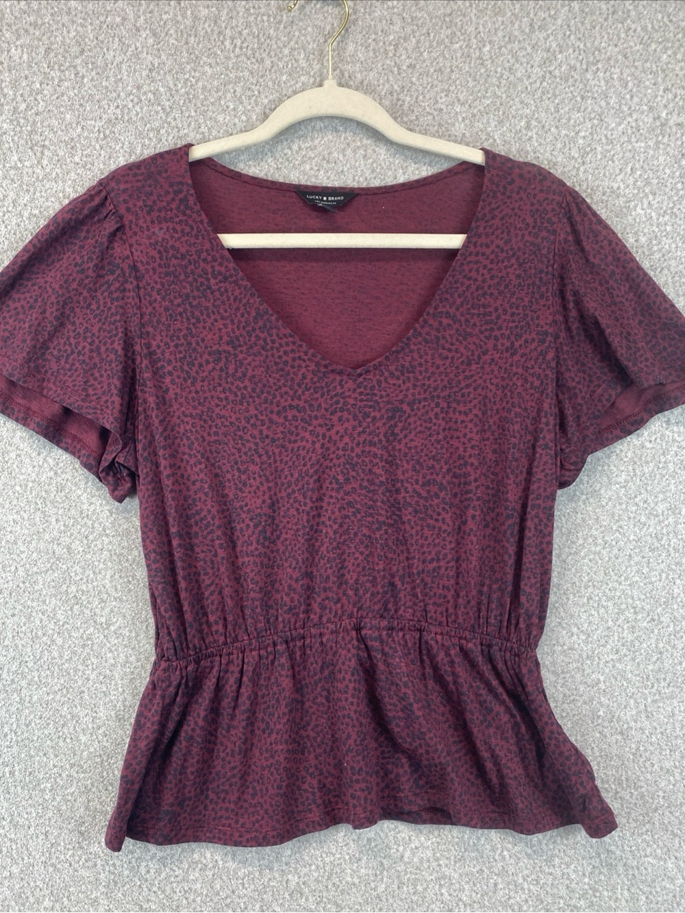 Lucky Brand Burgundy Leopard Print Peplum Top Womens M V Neck Short Sleeve